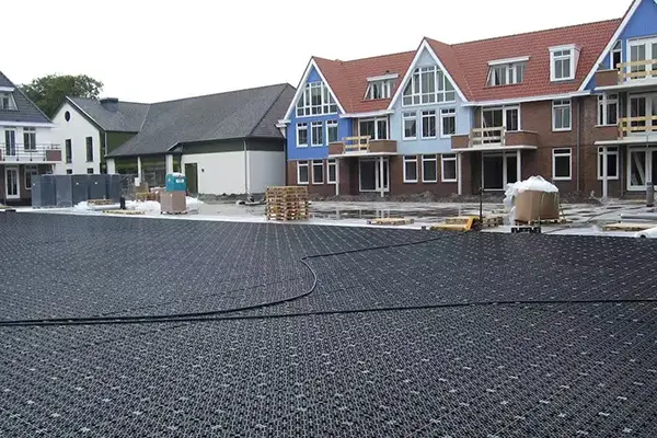 Shallow attenuation tank as structural sub-base replacement for permeable block paving