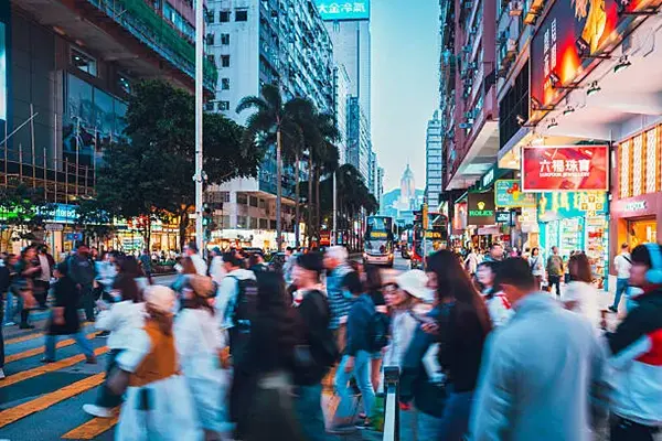 Heavy-duty modular soakaway crates under roadway for highway drainage and traffic loading
